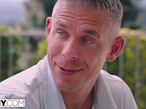 Красивый анал с сексуальной блондинкой у бассейна