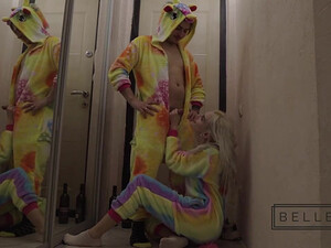 Пьяная блондинка привела незнакомого парня домой для анального секса