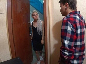 Пацан кончил в попку потрясающей блондинки Belleniko