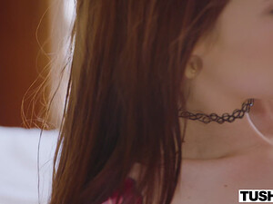 Девка отсосала и села на хуй негра своей попой