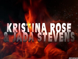 Трахает двух подруг в анальном порно