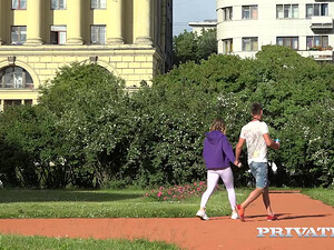 Первый анальный секс молодая тинка запомнит надолго