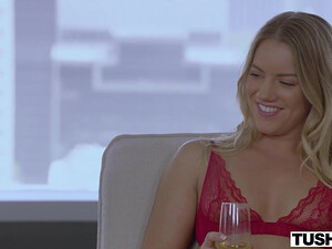 Две блондинки устроили анальную еблю с одним симпатичным мужиком