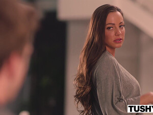 Красивая девушка любит анал секс