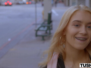 Леха Маетный ебет в жопу очередную американскую подружку