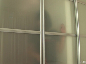 Подкаблучник послушно трахает в очко свою стерву иначе будет наказан!