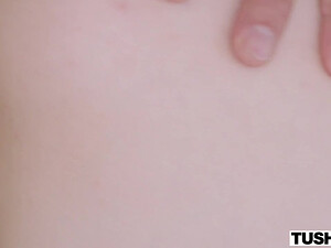 Блондинка с растянутой жопой плачет и просит больше не трахать ее