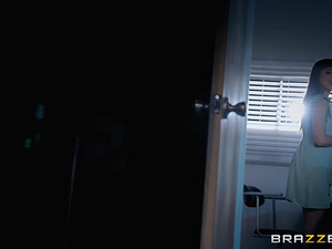 Нагнул раком на столе и вставил в анус