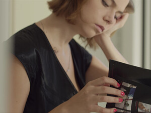 Черный курьер трахнул в анал сисястую клиентку Marina Visconti