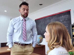 Минет и анал с молодой студенткой в классе