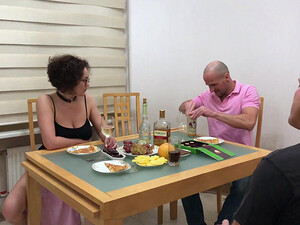 Ух, ты! Меня ебут в рот и жопу бывшие одноклассники