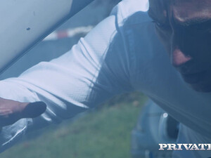 Блондинистой падчерице Alexa Flexy понравилось долбиться с отчимом в жопу на природе