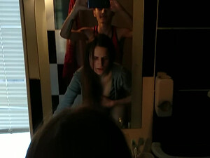 Были с девушкой в гостях и умудрились заняться сексом в ванной