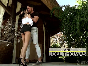 Снял дом на выходные чтобы ебать красивую попку любовницы Sasha Rose