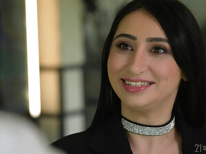 Порно агент облизал ножки Didi Zerati прежде чем трахнуть в попку - заядлый футфетишист