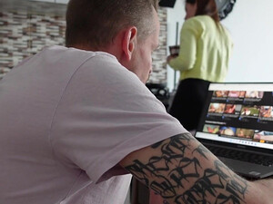 Лучше трахну служанку в анал чем буду смотреть порно