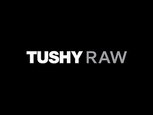 Трахает толстым членом в анал красивую девушку